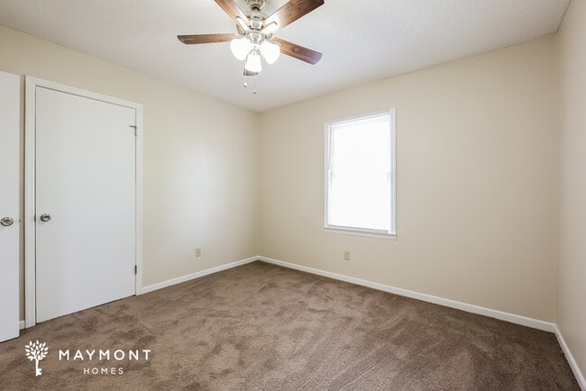Building Photo - 122 Strawberry Dr