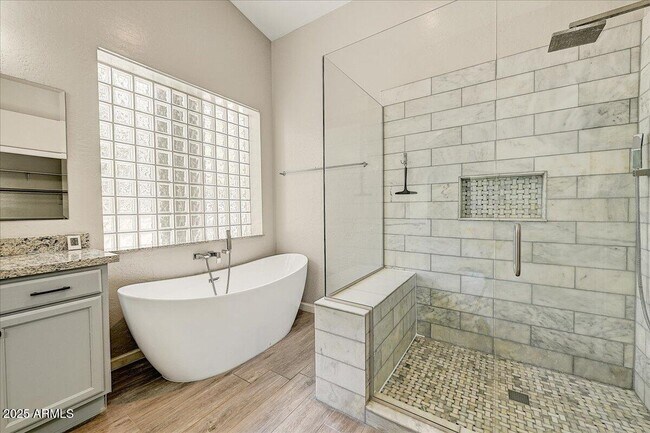Building Photo - 13383 W Alvarado Dr
