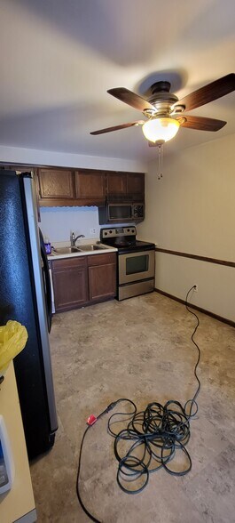 Building Photo - 1080 S Nelson Ave