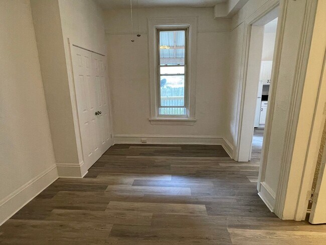 Building Photo - 150 Walnut St