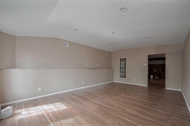 Building Photo - 811 Loire Ln