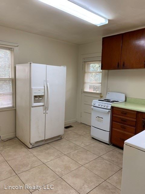 Building Photo - 2 br, 1 bath House - 1025 W. Alden Ave.*