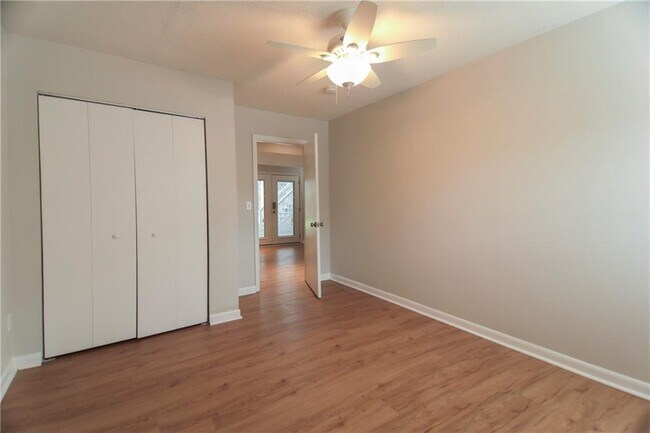 Building Photo - 516 Faith St