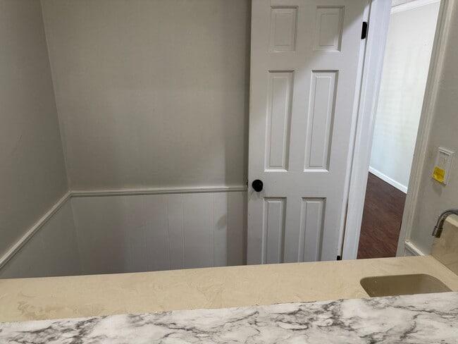 Building Photo - Luxury 4 Bed Home with Bonus Rooms and Pool