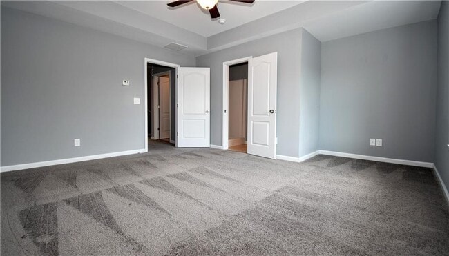 Building Photo - 607 Royal Cres Alley