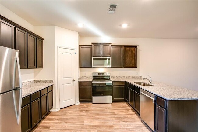 Building Photo - 19024 Quiet Range Dr