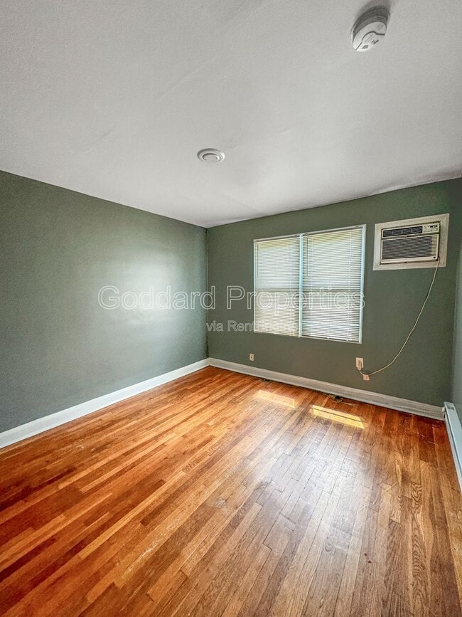 Building Photo - 4910 Poe Ave