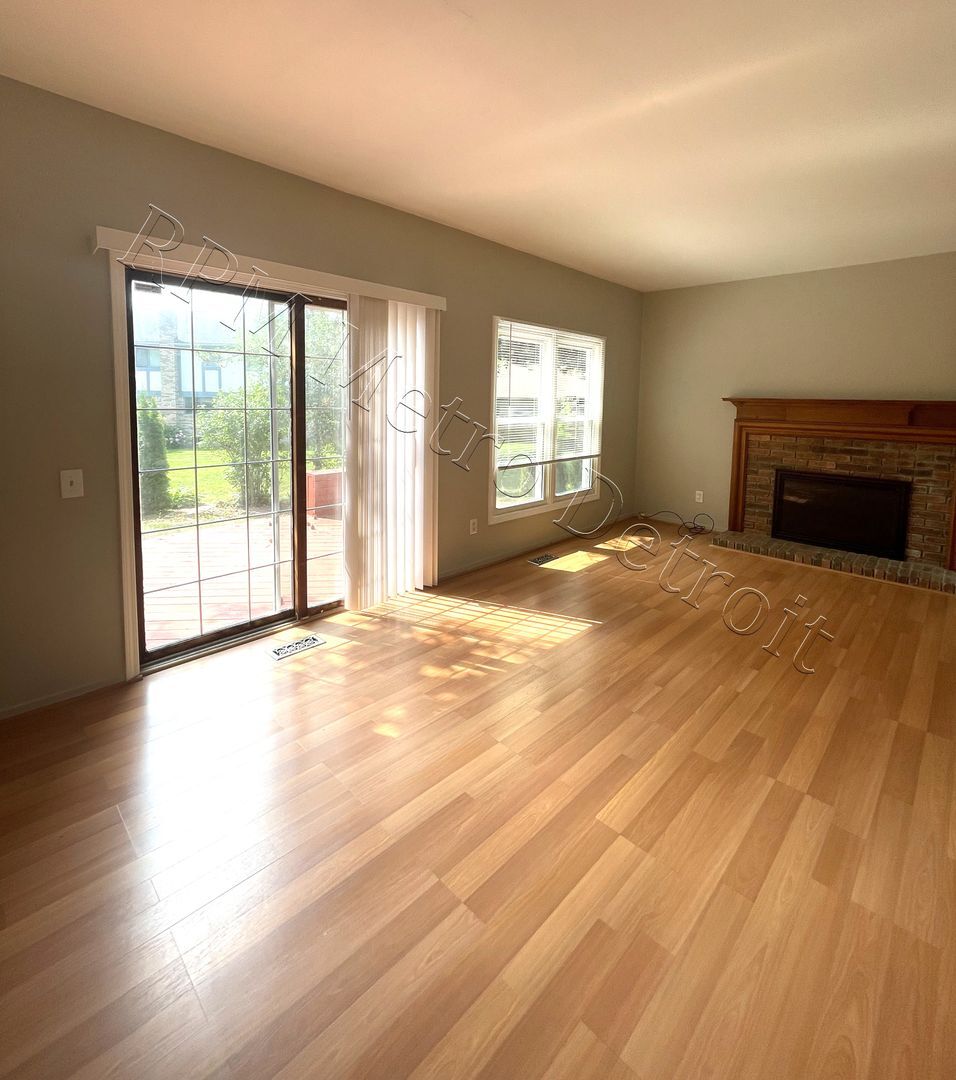 Building Photo - 174 Glenshire Dr