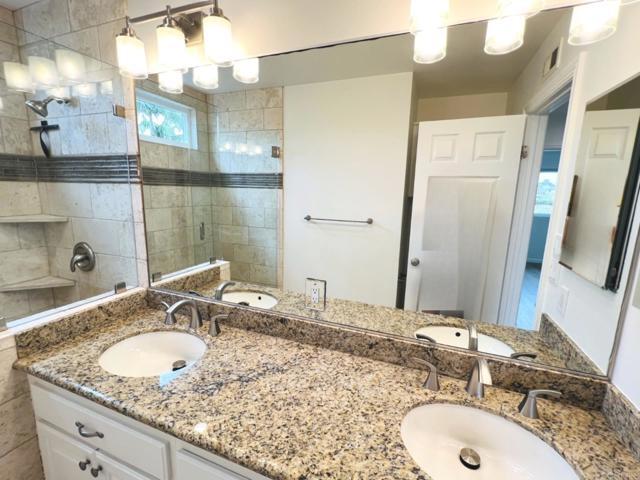 Building Photo - 1420 Tres Hermanas Way