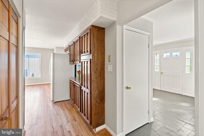 Building Photo - 9356 Birchwood Ct