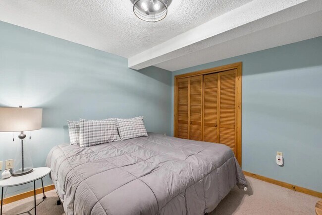 Building Photo - 6 Ridge Rd