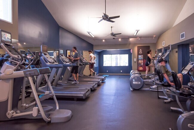 Building Photo - 1/Bedroom Condominium in Woodland Hills!