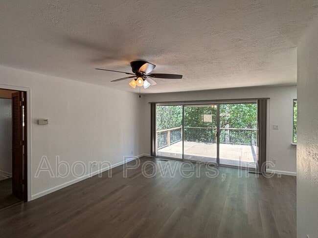 Building Photo - 3173 Ridge Ct