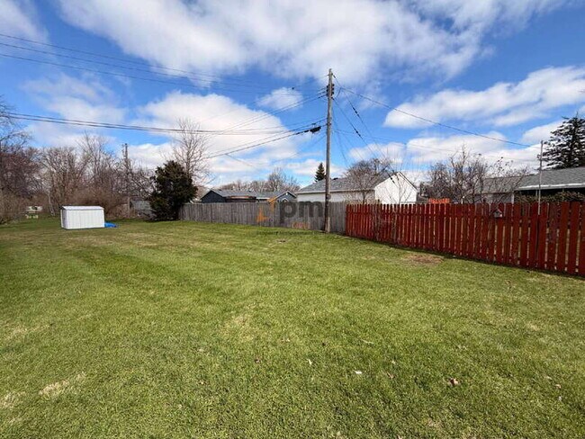 Building Photo - 3003 Oakdale Ave