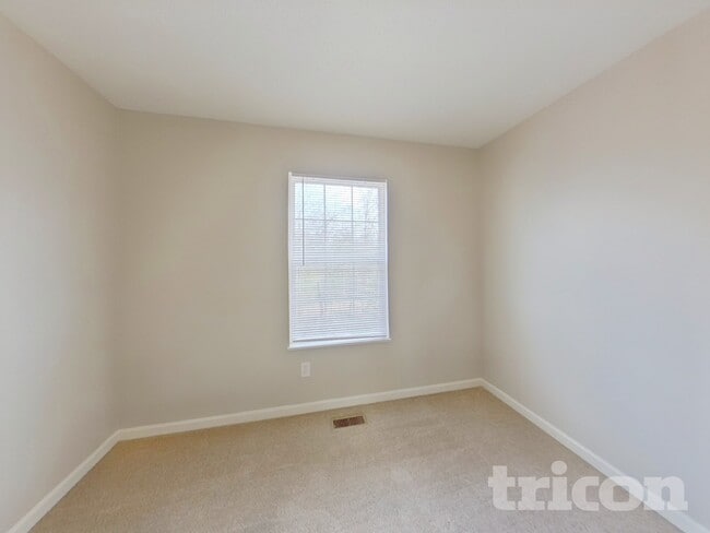 Building Photo - 175 Cascade Dr