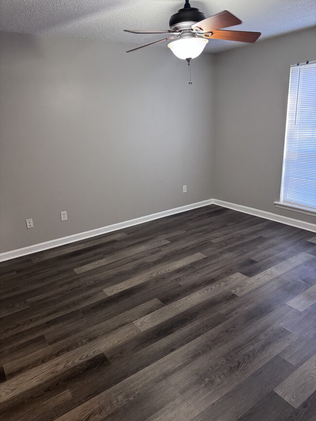 Building Photo - 1055 Baxter St