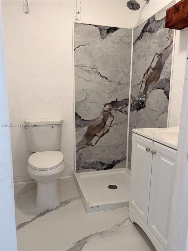 Building Photo - 6613 Evergreen Dr