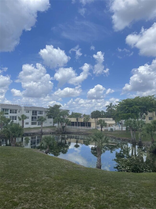 Building Photo - 8285 Sunrise Lakes Blvd