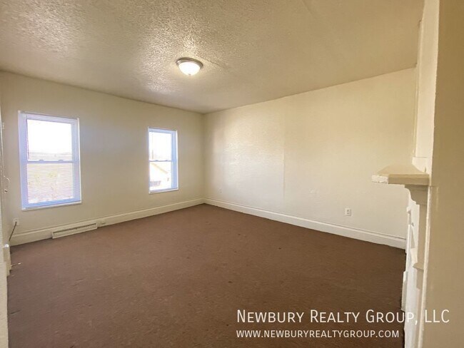 Building Photo - Charming Move-In-Ready 2-Bedroom Townhome
