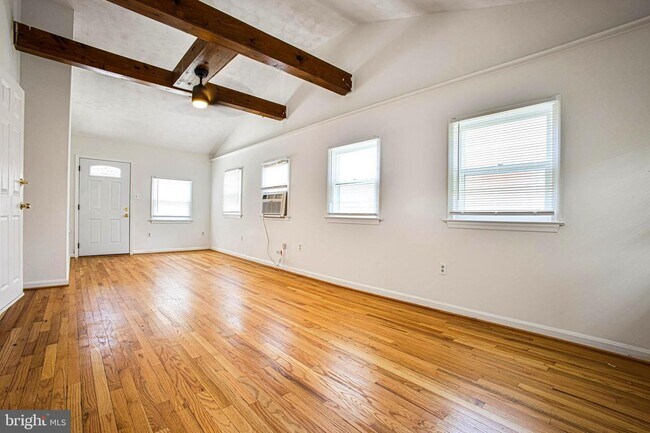 Building Photo - 11813 Macon St