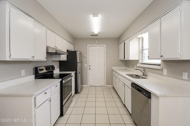 Building Photo - 11023 Poppins Ct