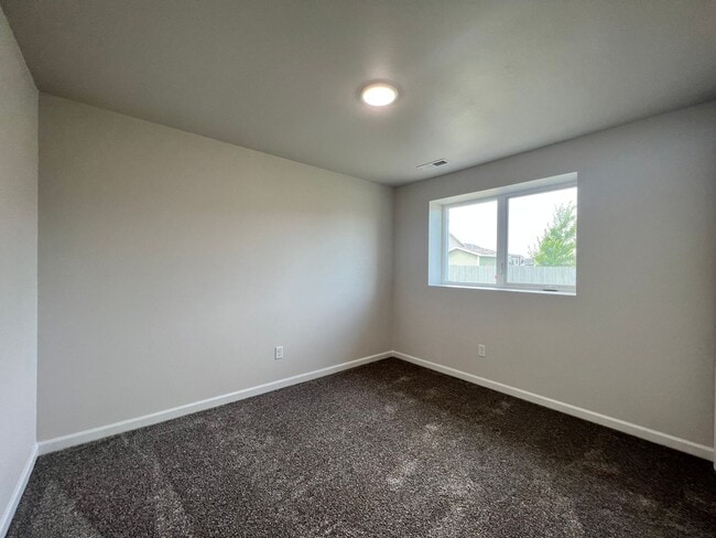 Building Photo - Modern Designed Home with Second Family Room