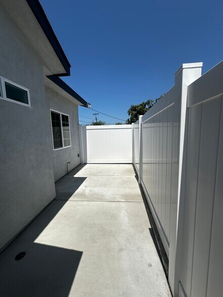 Building Photo - 2134 Park Dr