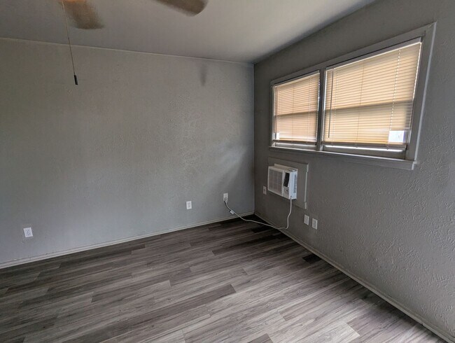 Building Photo - 535 42nd St