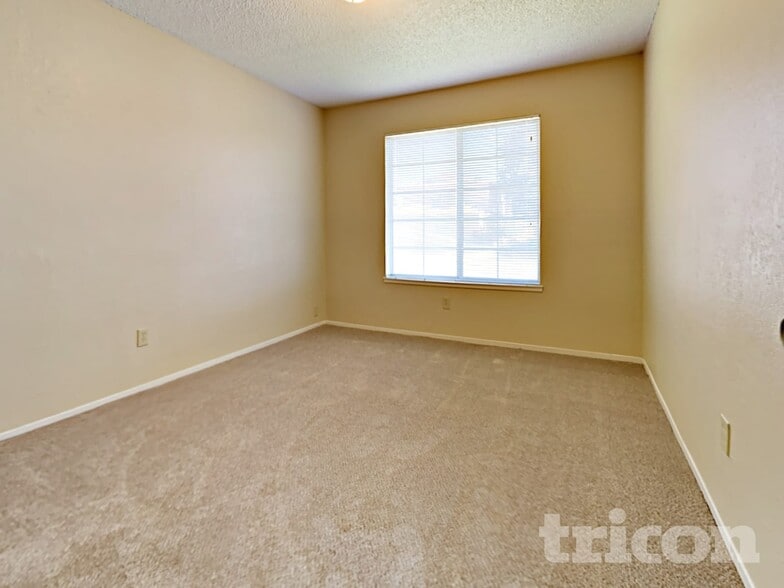 Building Photo - 215 Loy St.