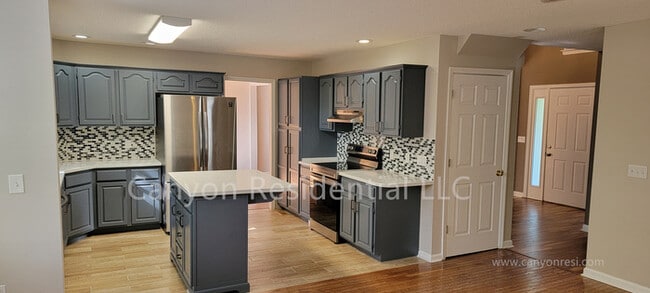 Building Photo - Beautiful 4b Room!Move in ready!
