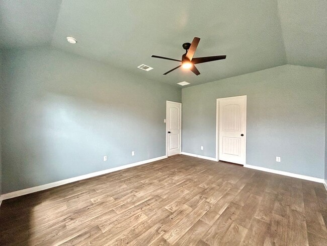 Building Photo - Beautiful 4/BR 2/BA Contemporary Home with Patio, Garage & Laundry Room