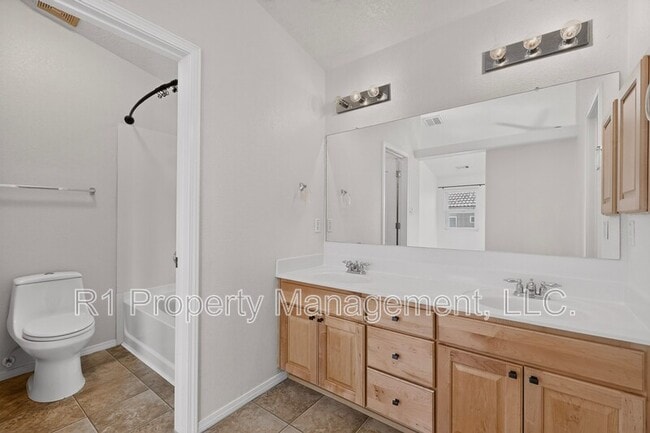 Building Photo - 2323 Margarita Dr SE