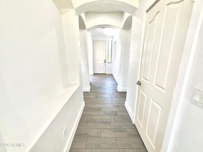 Building Photo - 7116 W Sophie Ln