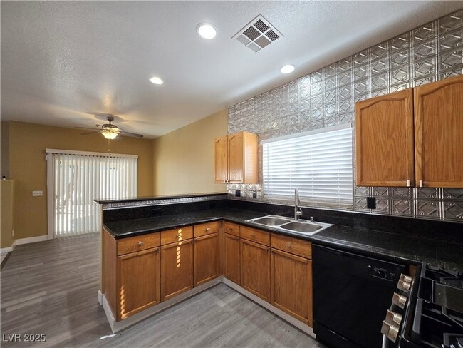 Building Photo - 8446 Opal Splendor Ave