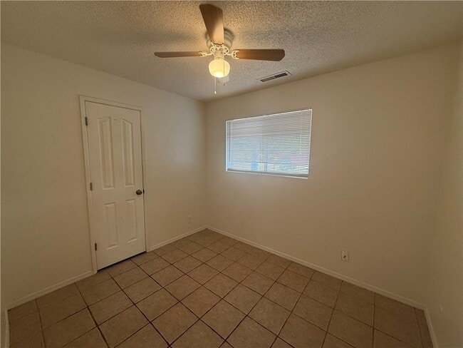 Building Photo - 1943 Pico St