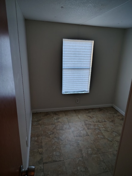 Building Photo - 120 SE Mink Gln