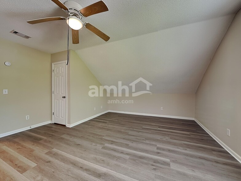 Building Photo - 7 Holly Springs Cir
