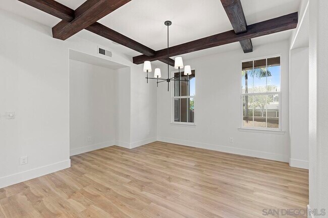 Building Photo - 6338 Huntington Dr