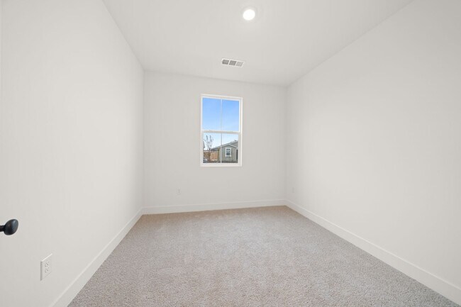 Building Photo - Brand New 4 Bedroom / 2 Bathroom for Lease in Southwest - Available for Immediate Move-In