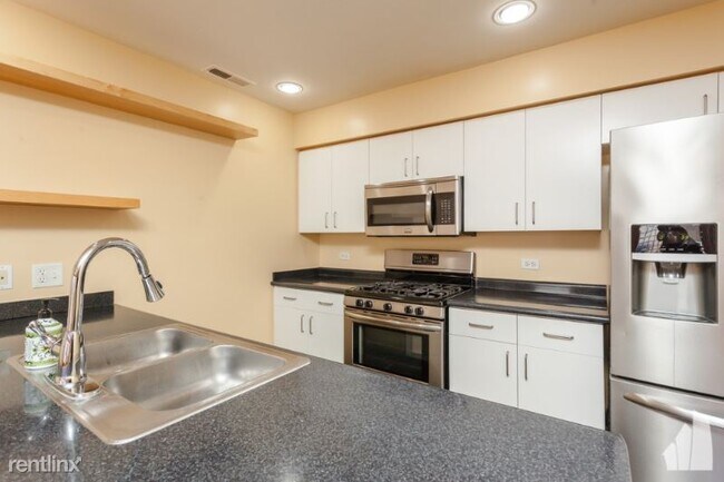 Building Photo - 8735 W Catherine Ave