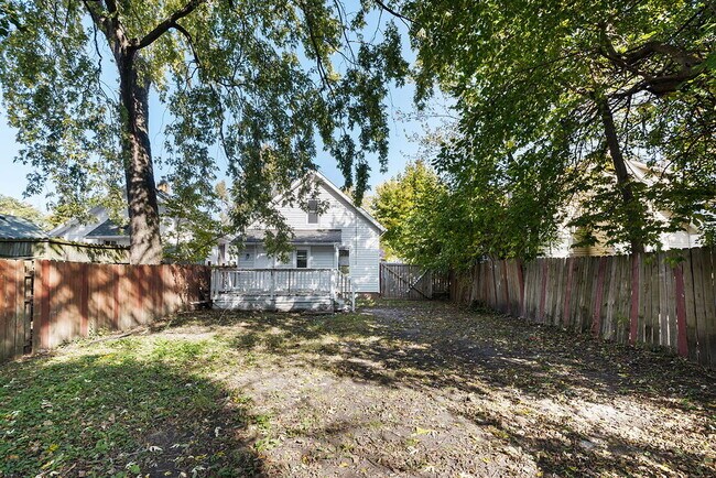Building Photo - Centrally Located to Downtown Lansing