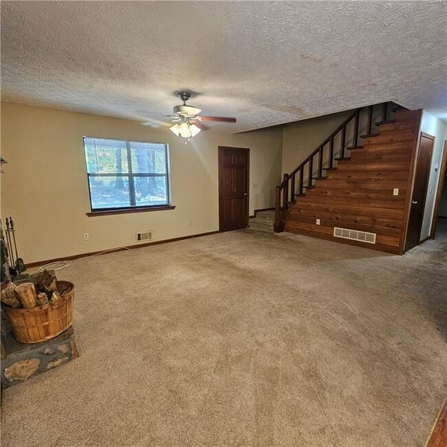 Building Photo - 20 Brooks Ln