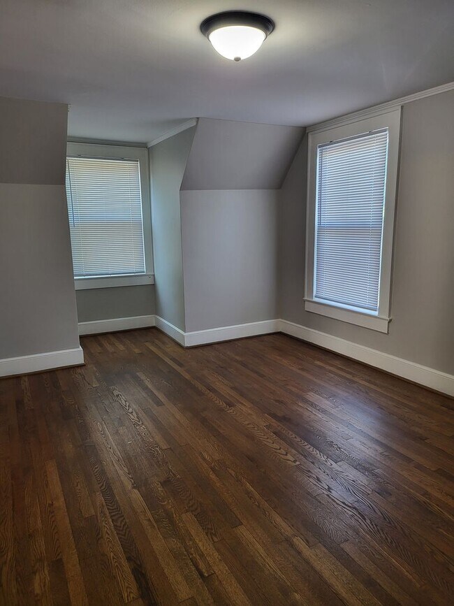 Building Photo - Newly Remodeled 3 Bedroom 2 Bath home in D...