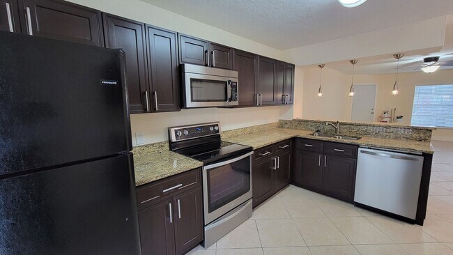 Building Photo - WINTER PARK: Goldenrod Condo - Ground Floo...
