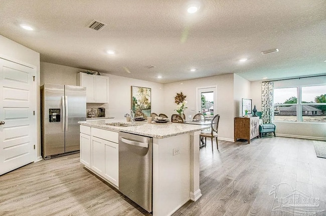 Building Photo - Beautiful new home with convenient access