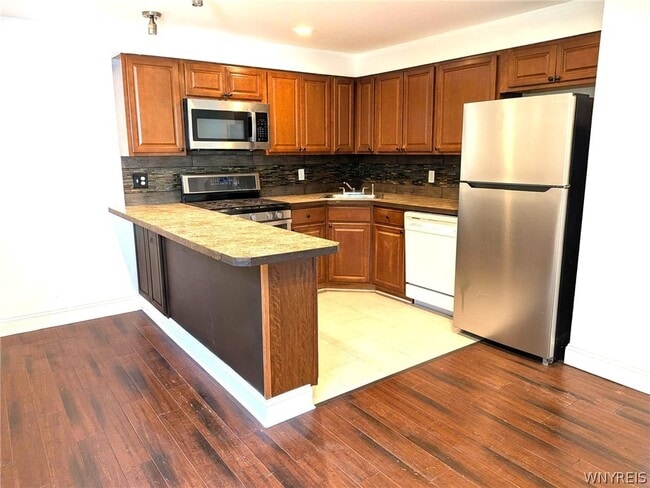 Building Photo - 253 Glenhaven Dr