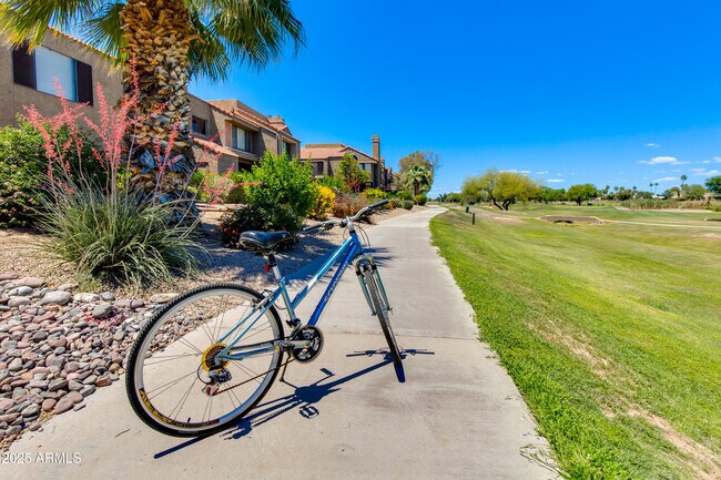 Building Photo - 5122 E Shea Blvd