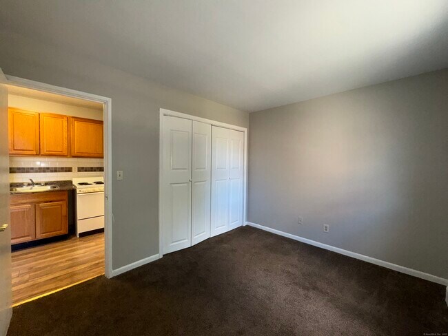 Building Photo - 145 Cowles St