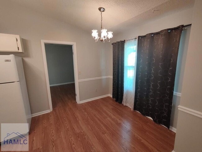 Building Photo - 633 Trevor St