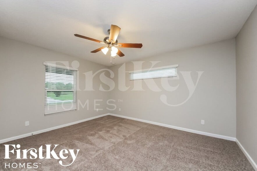 Building Photo - 797 SW Hillsboro Cir